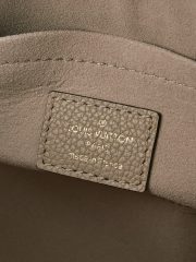 L X V ONTHEGO EAST WEST Bag M23641 25x13x10cm（Multiple colors） - Image 4