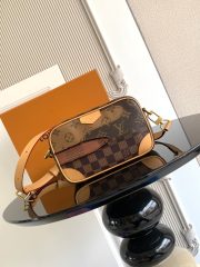 L X V 𝐓𝐫𝐨𝐜𝐚𝐝é𝐫𝐨 M26020 Size：20x13x6.5cm