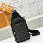 L X V Avenue M47137 Size：33*16*5.7CM