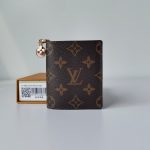 L X V Wallets Size：9x11.5x1.5cm