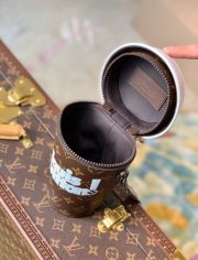 L X V Shoulder bag - Image 9