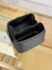 L X V TOILETRY BAG M11508 24x13x13cm - Image 6