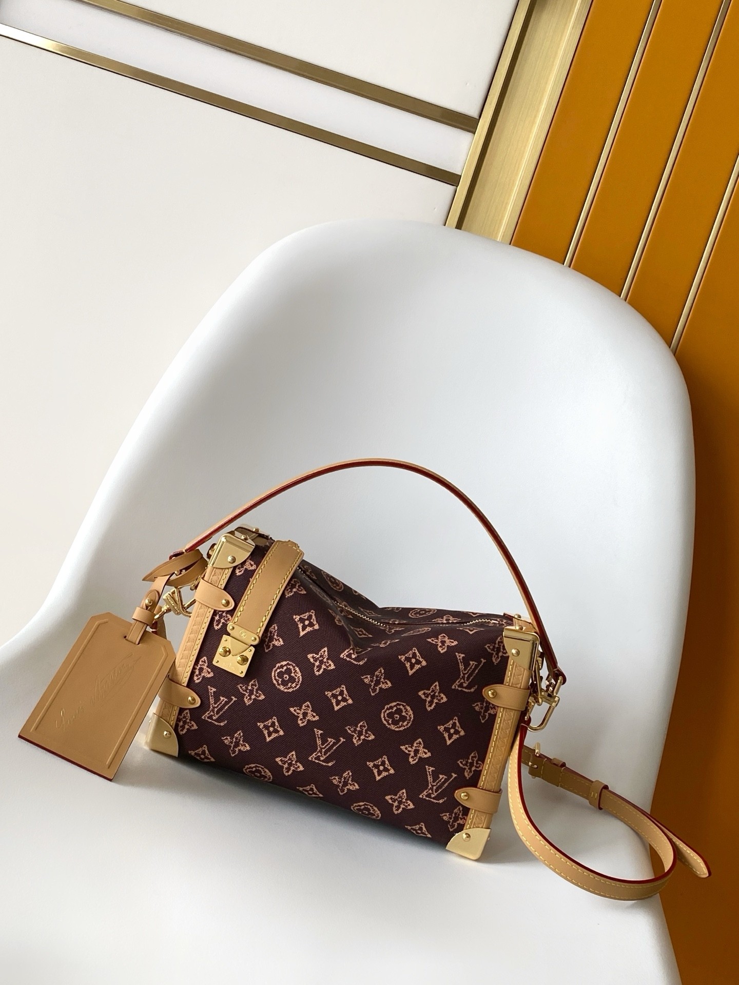 7B1828AC-3BF4-21D4-7E7B-92C5F527424B L X V SIDE TRUNK M27891/M27516 23.5x16x8.5cm(Multiple colors) - Image 1