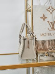 L X V ONTHEGO EAST WEST Bag M23641 25x13x10cm（Multiple colors） - Image 7