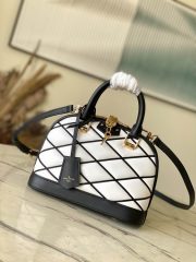 L X V Handbag 23.5x17.5x11.5cm - Image 4