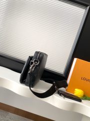 L X V Monogram Eclipse M69443 Size: 25X18.5X7cm - Image 11