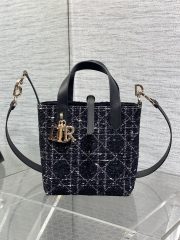 DR Handbag 18x16x12cm - Image 2