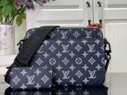 L X V  Messenger Bags Size：25*18.5*7cm - Image 4