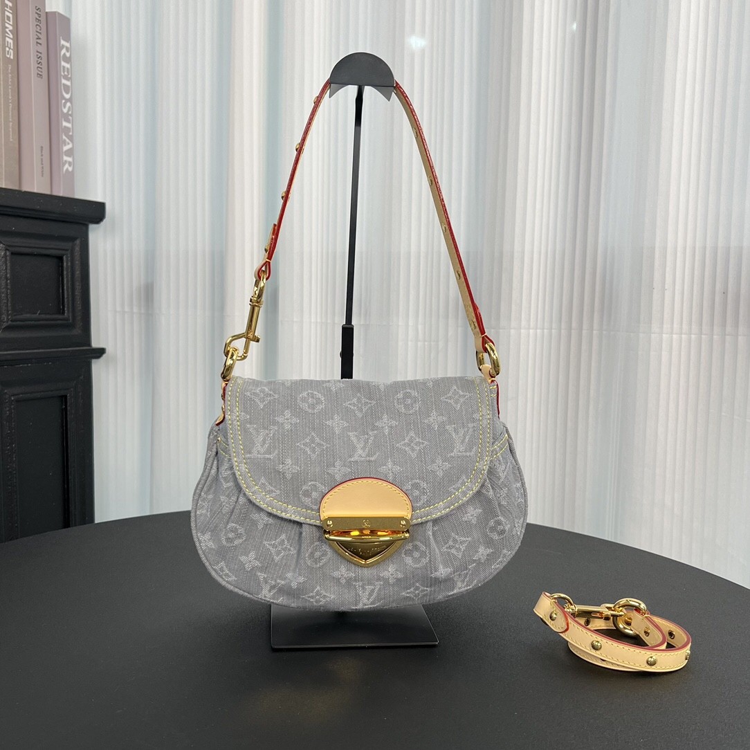 849329fdc7ccf79255896340b1dbdc8dfc8178578ea12f7ba32de59790a0d482 L X V Shoulder bag Size:27x18x3cm - Image 1