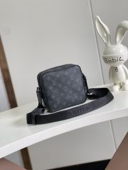 L X V Getaway Messenger Bags M12518 17x7.8x18cm - Image 3