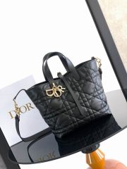DR Handbag 23x24x16cm - Image 7