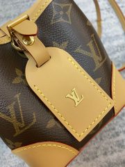 L X V Bucket Bags - Image 6