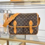L X V SATCHEL Messenger Bags M14723 35.5x24x12cm