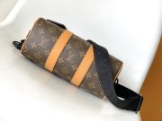 L X V Keepall Bandoulière 25 M46687 Size:25x15x11cm - Image 3