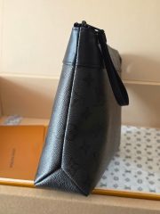 L X V Pochette Voyage Souple Clutch bag M26741 Size：27x21x3cm - Image 4