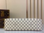 L X V Shoulder bag/handbag - Image 4