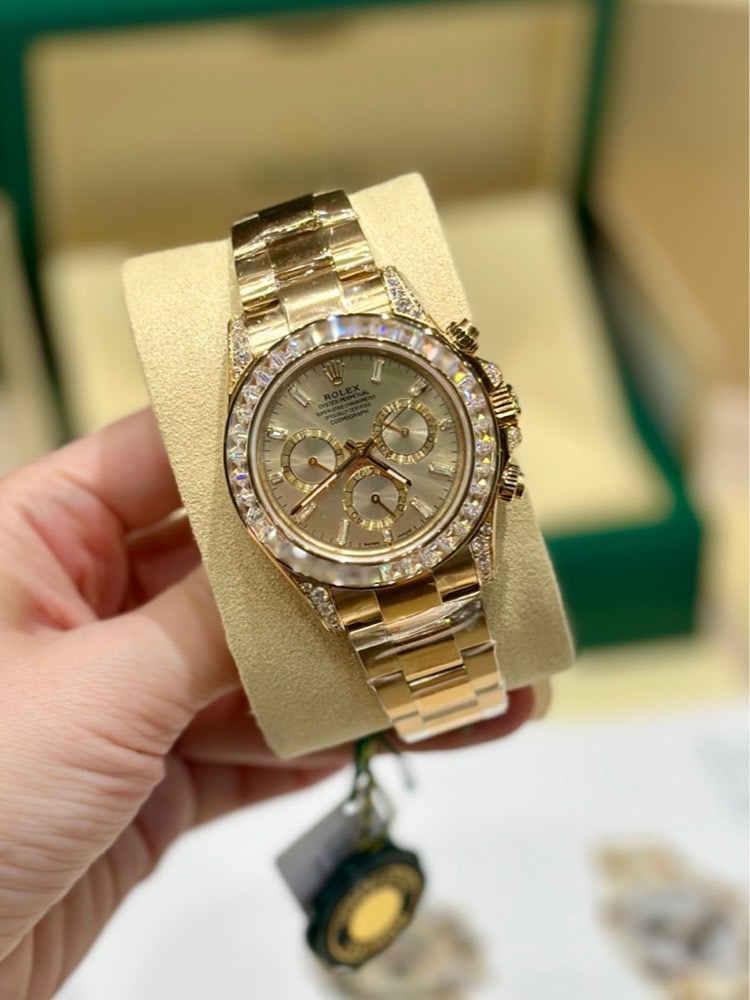 979E3FC4-7410-3CAD-0E55-84235DAF4BC5 Rolxx Daytona Gold diamond time Size:40mm - Image 1