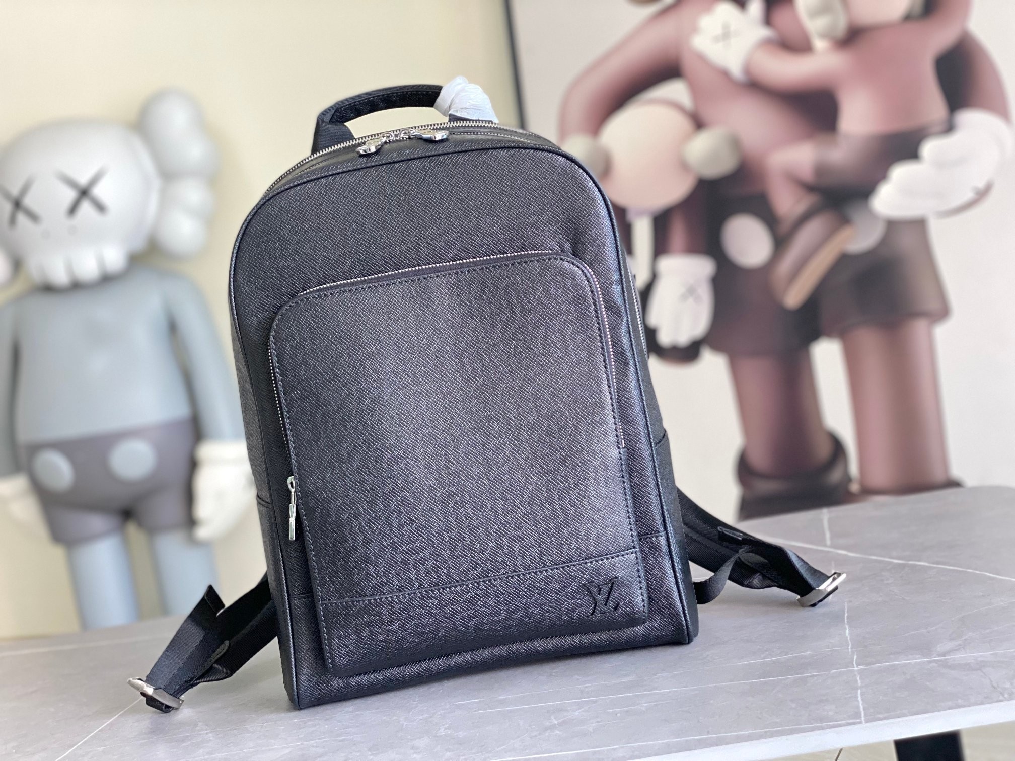 9954800f6670995b4783b1e8dfa3b757d5d551563f9e863906c1b5af8dcaffa1 L X V Backpack M30857 40x31x15cm - Image 1