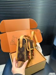L X V SATCHEL M26805 15*6*19.5CM - Image 4