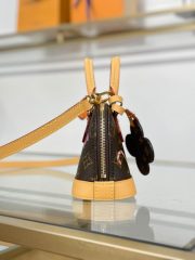 L X V Bag - Image 9