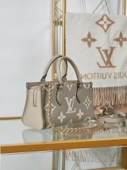 L X V ONTHEGO EAST WEST Bag M23641 25x13x10cm（Multiple colors） - Image 9
