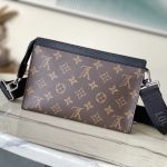 L X V Messenger Bags/Shoulder bag 22x14.5x4.5cm