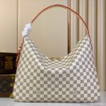 L X V Shoulder bag/handbag