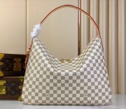 L X V Shoulder bag/handbag