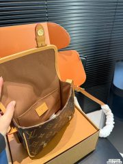 L X V SATCHEL M26805 15*6*19.5CM - Image 9