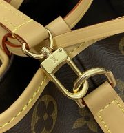L X V Bucket Bags - Image 8