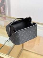L X V TOILETRY BAG M11508 24x13x13cm - Image 5