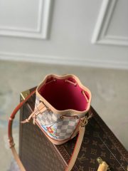 L X V Bucket Bags - Image 9