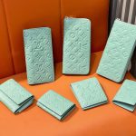 L X V Wallets（Multiple sizes）