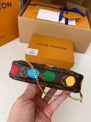 L X V x YK MINI POCHETTE ACCESSOIRES 15.5*10.5*4cm - Image 4
