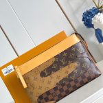 L X V Pochette Voyage Souple  Clutch bag M26015 Size：21x7.5x30cm