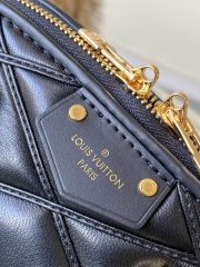 L X V Handbag 23.5x17.5x11.5cm - Image 15