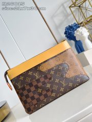 L X V Pochette Voyage Souple  Clutch bag M26015 Size：21x7.5x30cm - Image 4