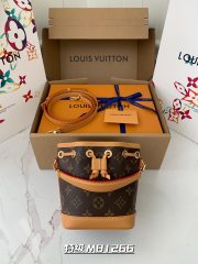 L X V  NANO NOE M81266 size:13*16*10cm