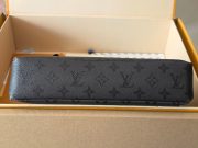 L X V Pochette Voyage Souple Clutch bag M26741 Size：27x21x3cm - Image 5