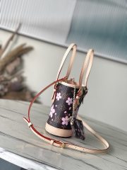 L X V Bucket Bags - Image 3