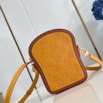 L X V Toast M26984 16x20x5cm