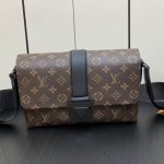 L X V  Messenger Bags Size：28x16x10cm