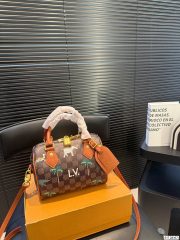 L X V Handbag 20cm - Image 2