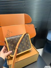 L X V SATCHEL M26805 15*6*19.5CM - Image 6