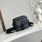 L X V Getaway Messenger Bags M12518 17x7.8x18cm