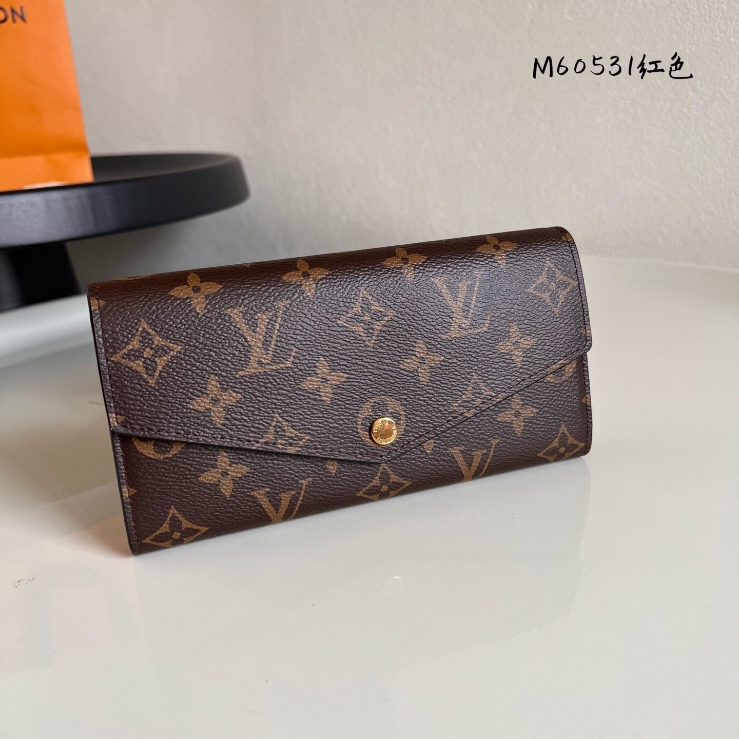 F604EA67-D7FA-0CBD-A1AF-FC4FF2317F22 L X V Wallets 19x10.5x2.5cm - Image 1