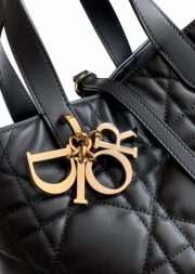 DR Handbag 23x24x16cm - Image 4