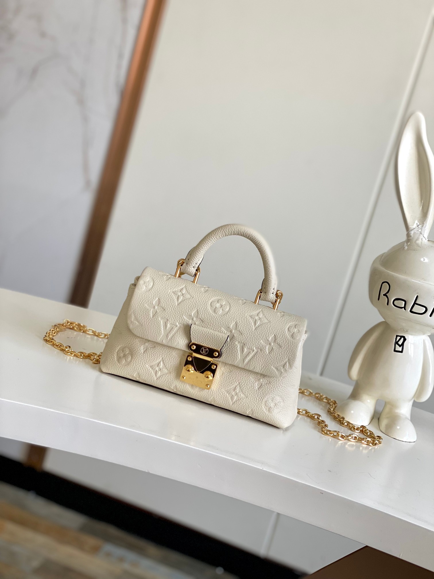 FCAB3DC7-8A79-F478-09A3-6AB6639CFC6D L X V NANO MADELEINE 12.5x6x21cm(Multiple colors) - Image 1