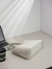DR Handbag 28x10x22cm - Image 7