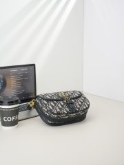DR Bobby East-West Armpit bag  Size:22m - Image 8